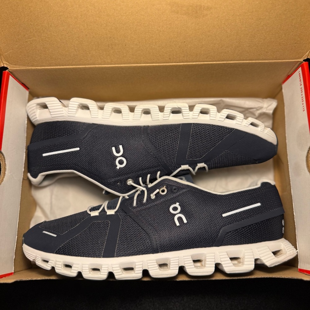 (Men's 11) On Cloud 5 Navy/White Running shoes - Picture 2 of 5